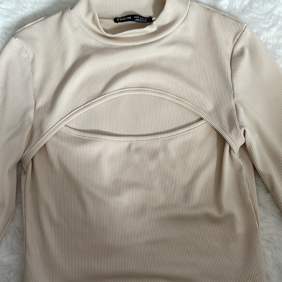 SHEIN crop top.NWOT - Picture 2 of 3